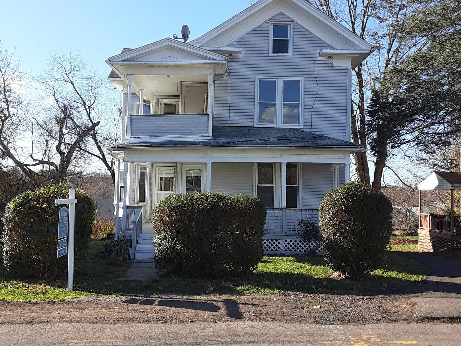 3 bed, 1.5 bath, 1200 sqft, $2,000 — Photo 1
