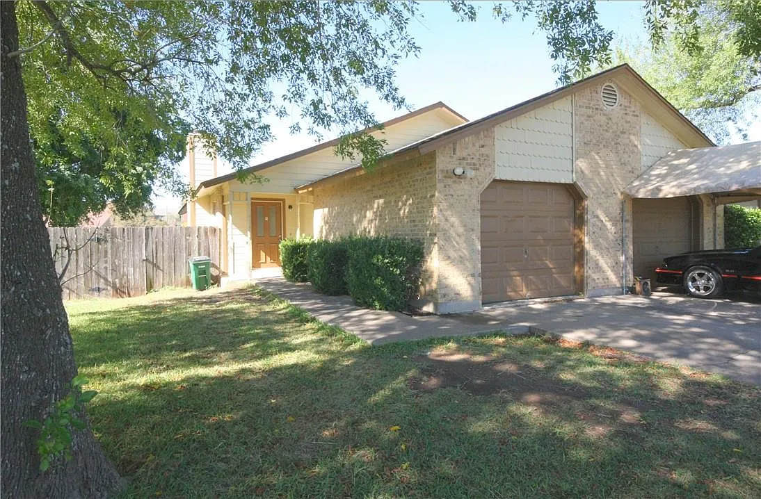 2 bed, 2.0 bath, 1952 sqft, $1,395 — Photo 1