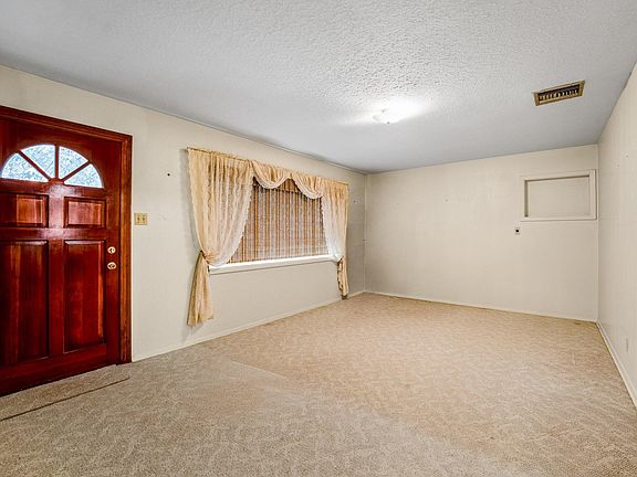 2nd image of 4439 Oaklawn St