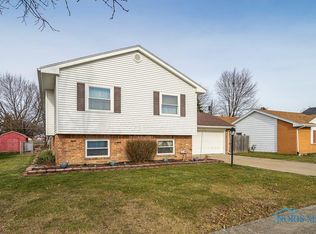 2859 Iroquois Dr, Oregon, OH 43616