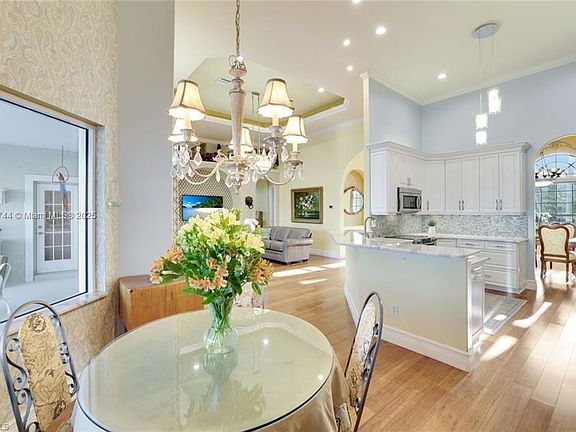 5th image of 18024 Broadview Dr