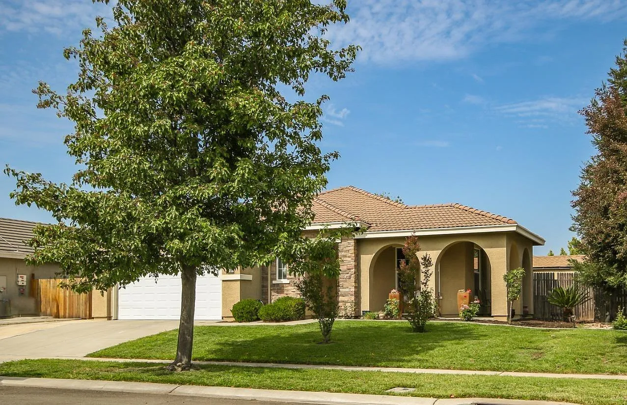 2198 Golden Gate Dr photo 1