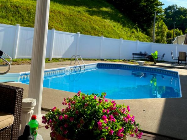 53 Hilton Holw, Hagerhill, KY 41222