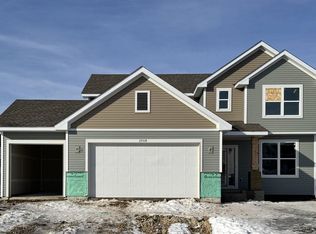 20318 Gadget Cir, Lakeville, MN 55044