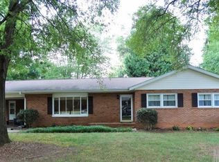 1211 19th Ave NE, Hickory, NC 28601