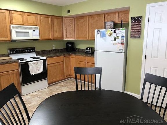 5th image of 42139 Lochmoor St