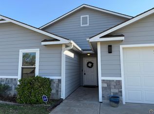 303 NE Aspen Ln, Topeka, KS 66617