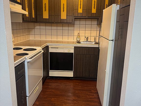 5th image of 11909 W 62nd Pl APT 202