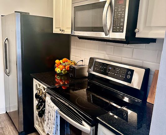 Gorgeous Kitchen with new appliances and a brand new dish washer!