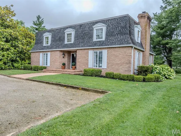 470 Sunset Dr, Lebanon, MO 65536