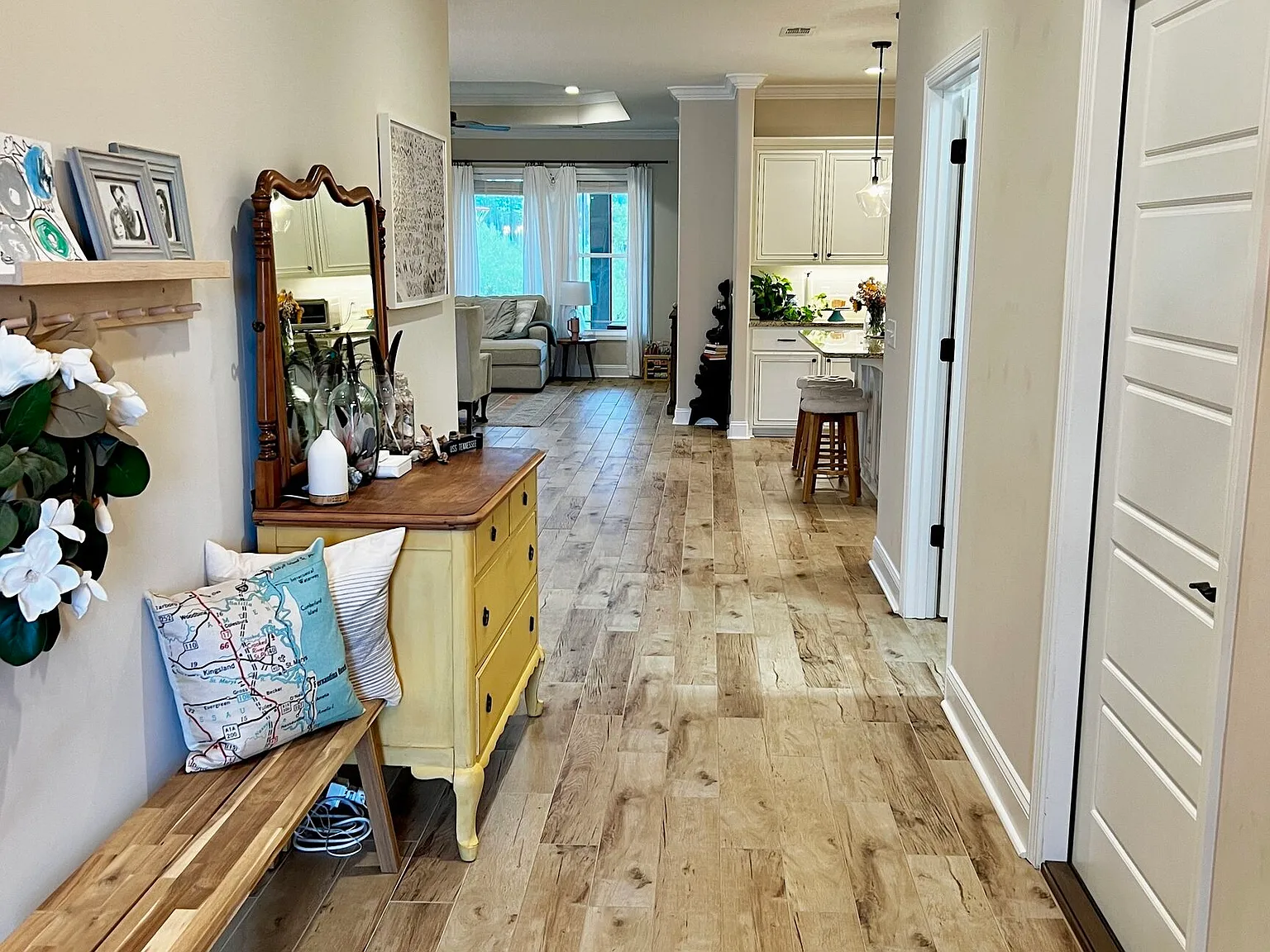 3 bed, 2.0 bath, 2003 sqft, $2,500 — Photo 3