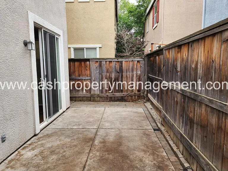 548 Navigator Dr — Photo 20