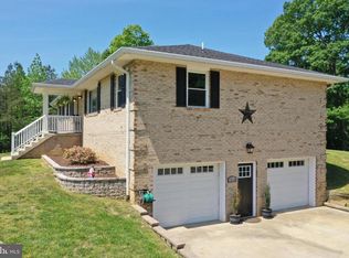 17115 Teagues Point Rd, Hughesville, MD 20637