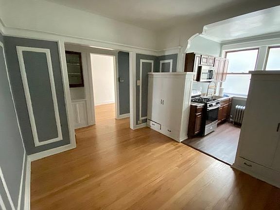 5th image of 829 W Cornelia Ave #1E
