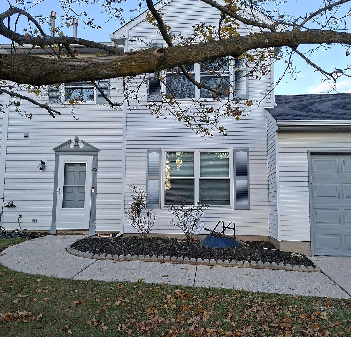 3 bed, 1392 sqft, $2,700 — Photo 1