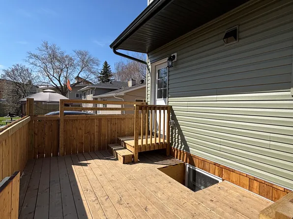 Sf295 11827 47 Street Nw | 3 Bed 1 Bath | 1 Month Free