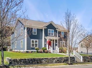 62 Leggs Hill Rd, Marblehead, MA 01945