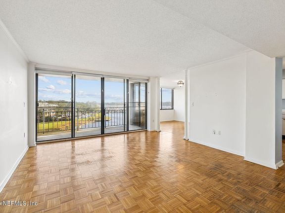 5th image of 4401 LAKESIDE Drive #501