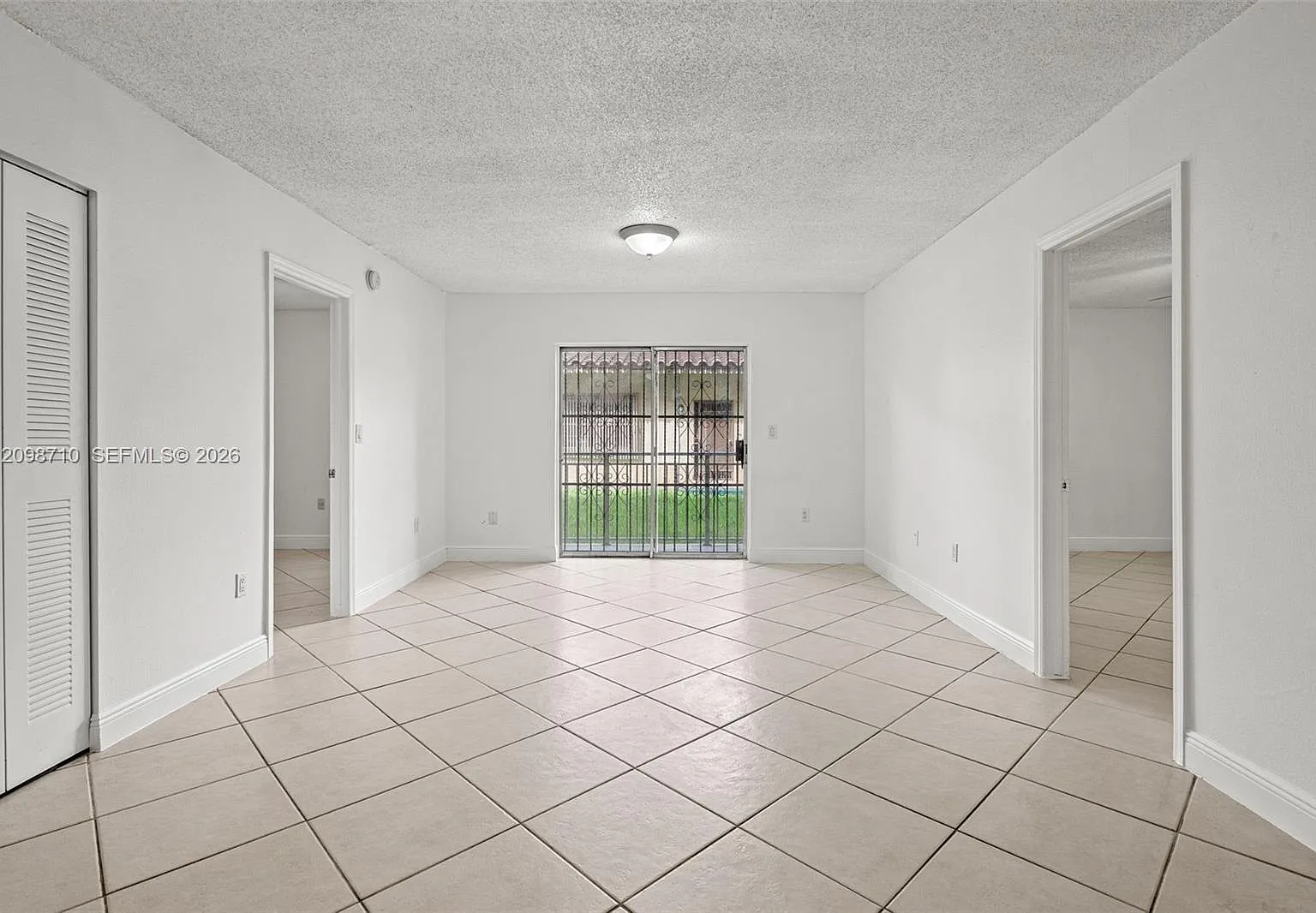 Sunset Villas Condo — Photo 4