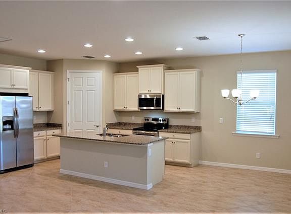 3rd image of 3101 SW 17th Ave