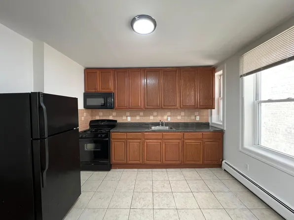 21-23 E 17th St #5E, Bayonne, NJ 07002