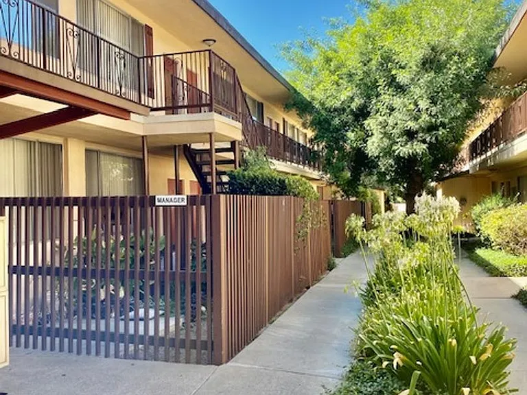 18520 Prairie St. — Photo 12