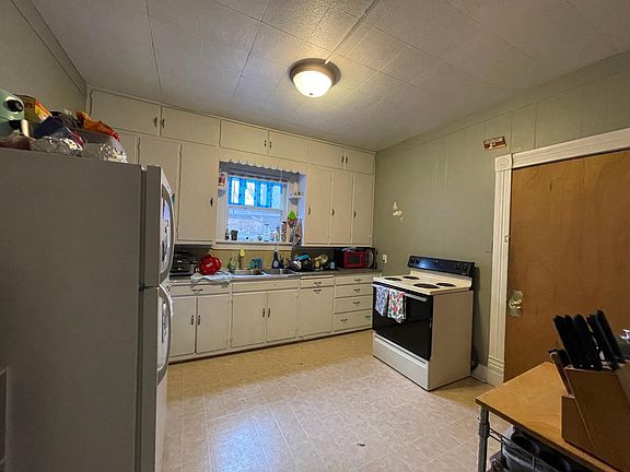 2nd image of 132 W Crescent St #1