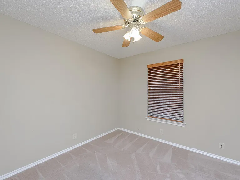 1902 Lee Dr — Photo 15