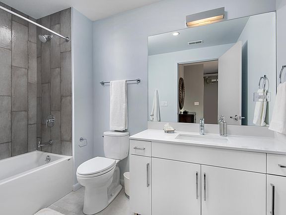2nd image of 1242 N Milwaukee Ave #509