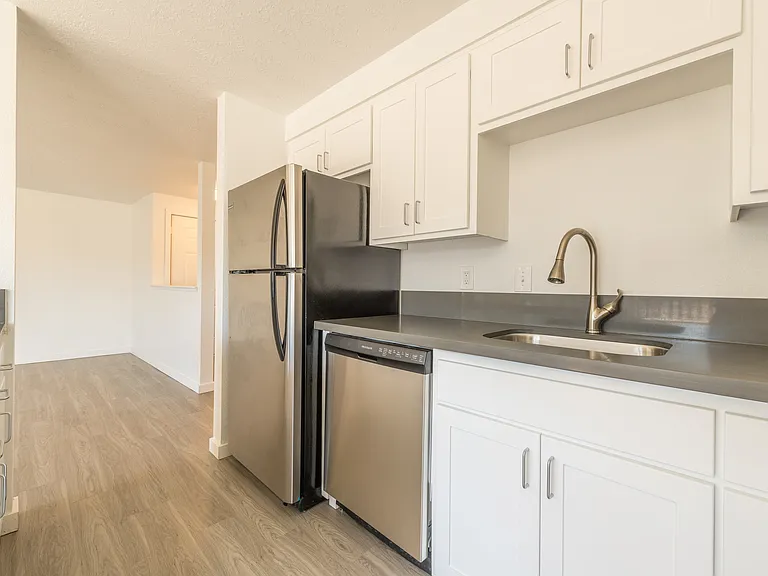 Hallwood Apartments — Photo 34