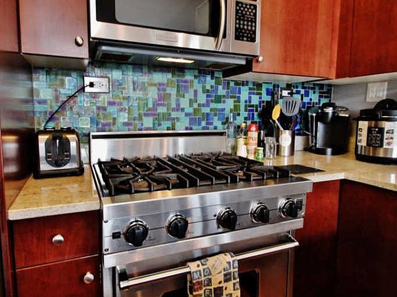 5th image of 2052 W North Ave APT 3e