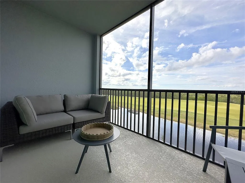 2 bed, 2.0 bath, 1198 sqft, $6,000 — Photo 2