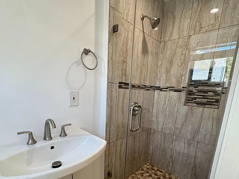 15242 Morrison St — Photo 35