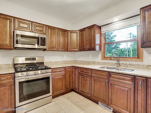 Brand new kitchen!  All new stainless steel appliances.