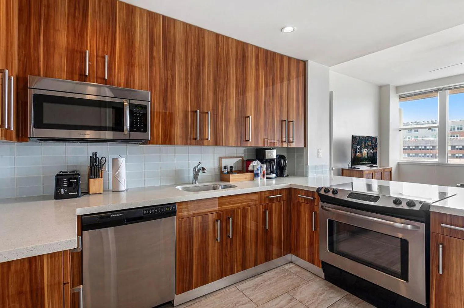 1 bed, 1.0 bath, 430 sqft, $3,404 — Photo 4
