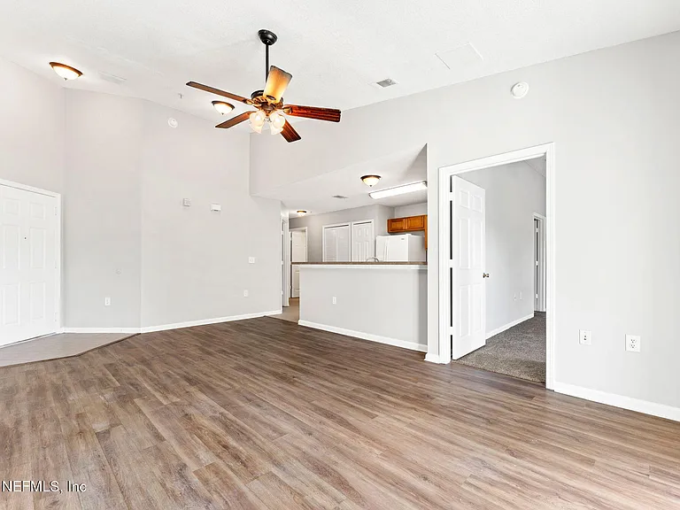 5201 Playpen Dr #811 — Photo 4