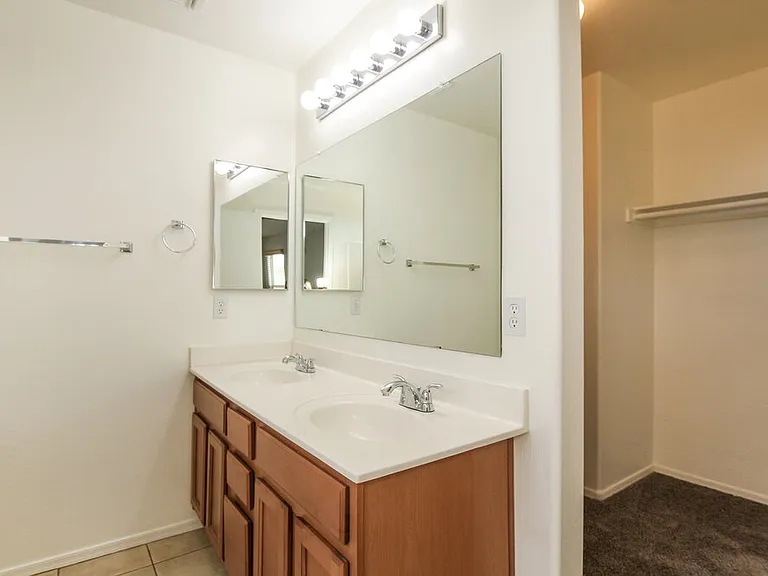 15066 W Buchanan St — Photo 10