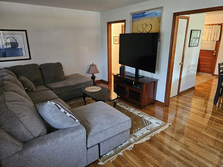 312 Grove Ave — Photo 3