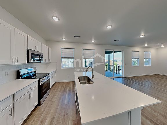 4th image of 26136 E Calhoun Cir