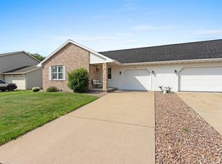 1323 Meadow View Ln, De Pere, WI 54115