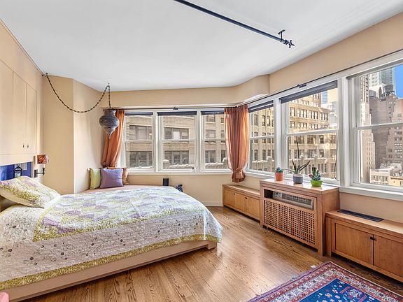3rd image of 321 E 45th St APT 14C