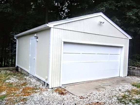 4th image of 411 W Willowview Dr