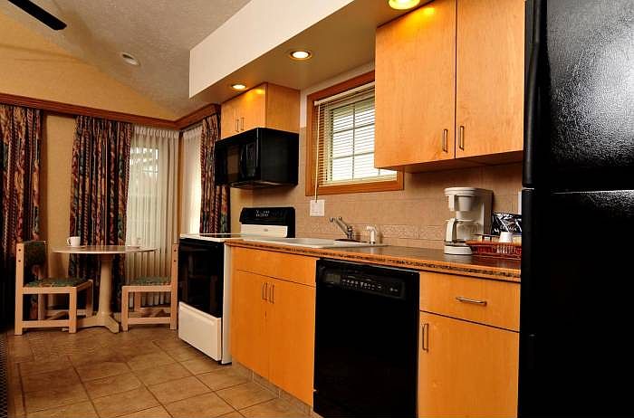 Treetop Kitchen fully equ