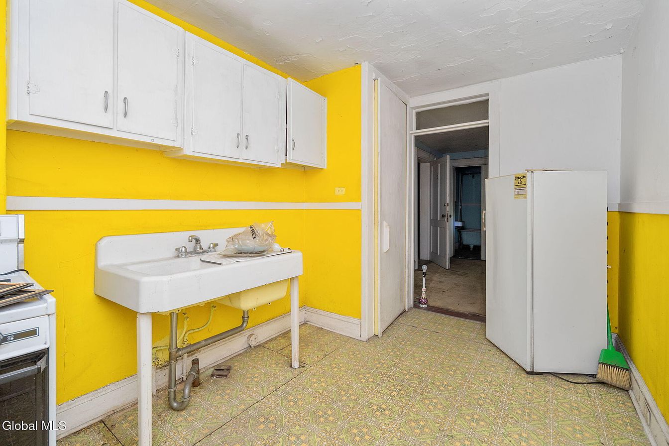 58th image of 93 Ten Broeck Street