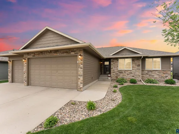 1913 S Haraldson Ave, Sioux Falls, SD 57106