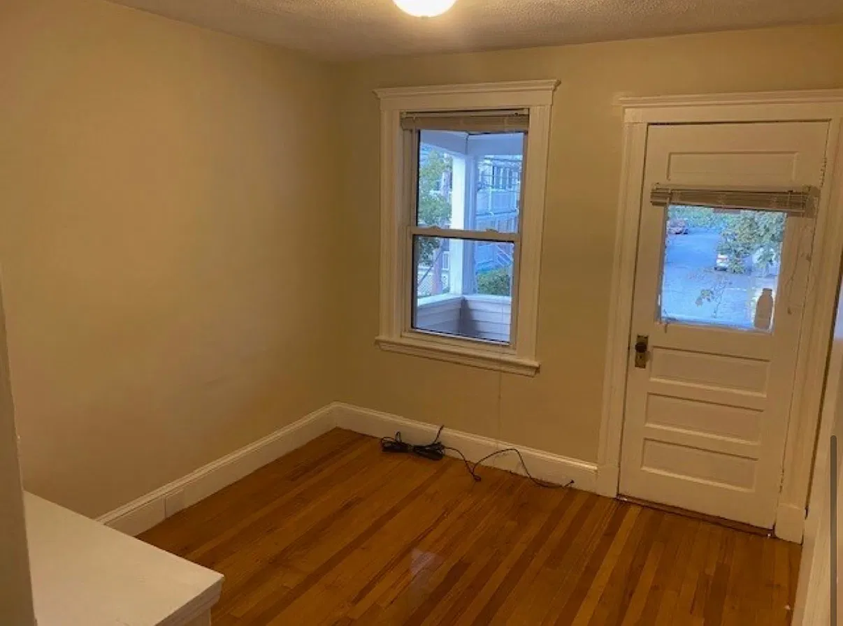 3 bed, 1025 sqft, $3,300 — Photo 3