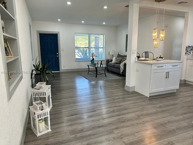 1029 SW 1st Ave — Photo 4