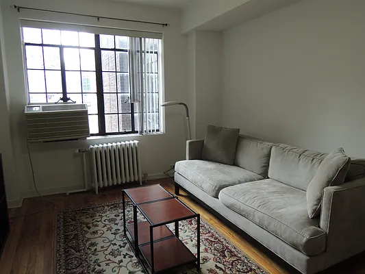 Rented by Toshiko Takahara, Lreb | media 4