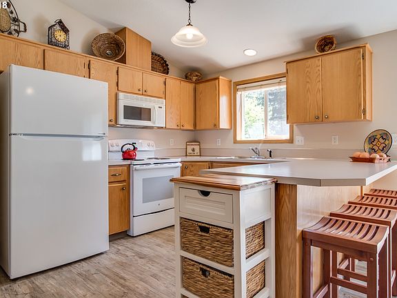 2nd image of 10505 NE 80th St