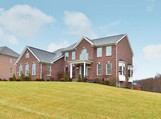 102 Dalliance Ct, Cranberry Twp, PA 16066